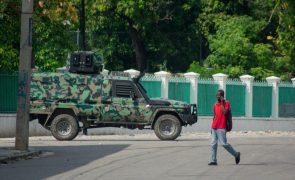 Polícia e grupo armado travam violentos combates na capital do Haiti
