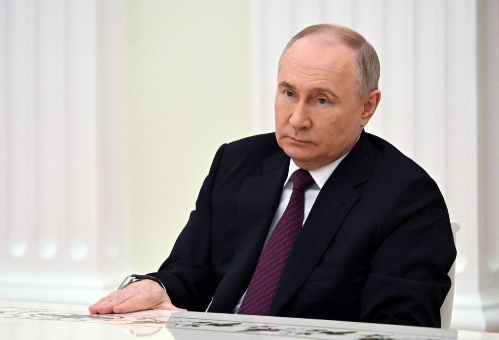 Putin quer trabalhar com adversários para resolver problemas do país