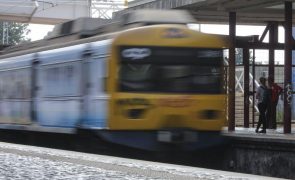 Circulação de comboios na Linha de Cascais continua condicionada e com oferta reduzida