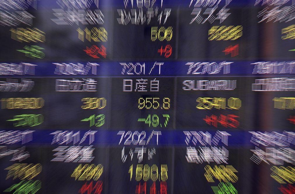 Bolsa de Tóquio fecha a ganhar 2,03%