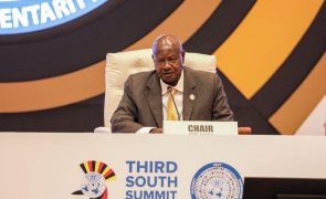 Presidente do Uganda nomeia filho para chefe das forças armadas