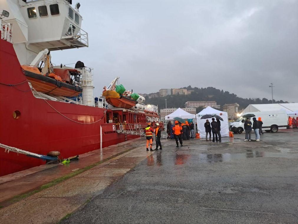 Chegada de migrantes a Itália por via marítima diminuiu para metade este ano face a 2023