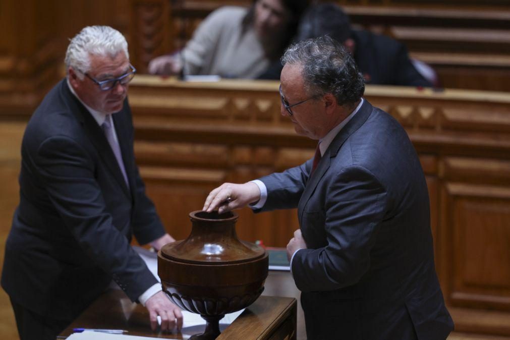 Prazo para entrega de candidaturas a presidente da AR adiado para as 14:00