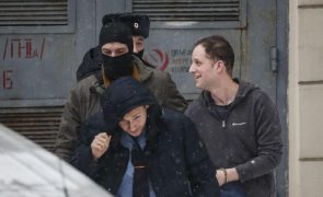 Jornalista norte-americano acusado de espionagem completa um ano preso na Rússia