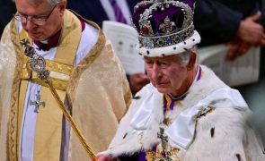 Carlos III - A análise à linguagem corporal do soberano na Missa de Páscoa