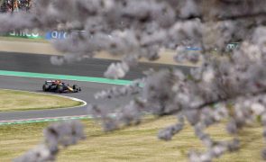 Verstappen volta aos triunfos no Japão e dispara na liderança da F1