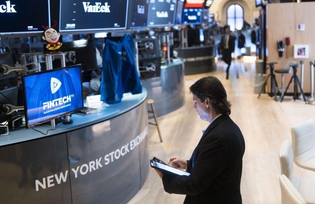 Wall Street inicia sessão em alta e preço do petróleo cai