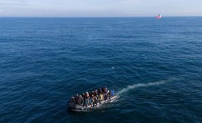Pelo menos cinco migrantes morreram em tentativa de atravessar o Canal da Mancha