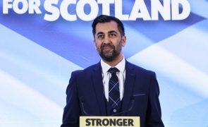 PM escocês Humza Yousaf cede à pressão e anuncia demissão