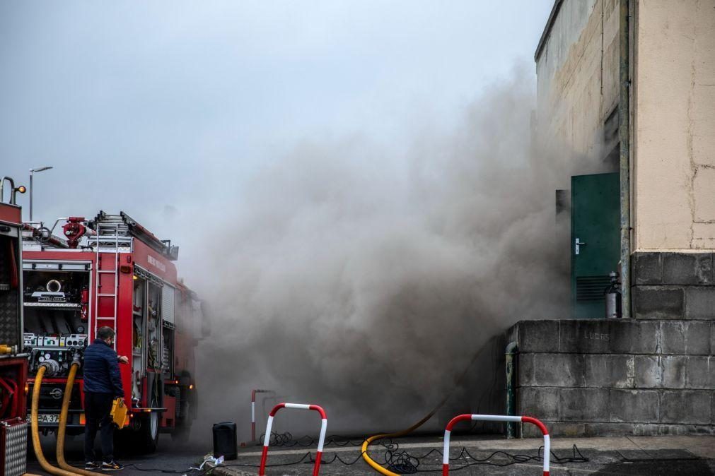 Incêndio no Hospital de Ponta Delgada obriga à retirada de doentes