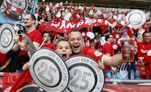 PSV Eindhoven conquista 25.º título neerlandês de futebol