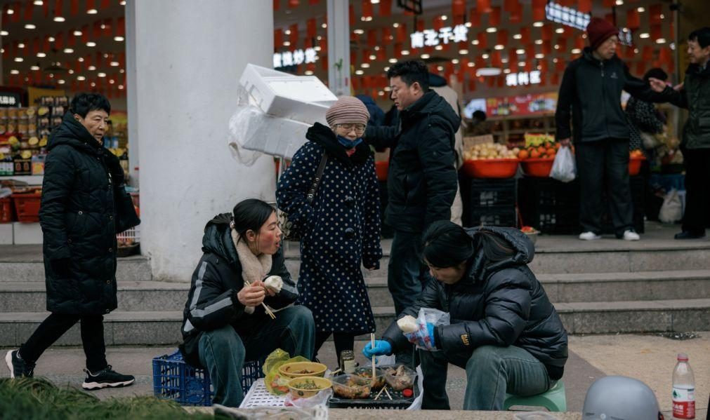 Comércio externo da China registou subida homóloga de 8% em abril