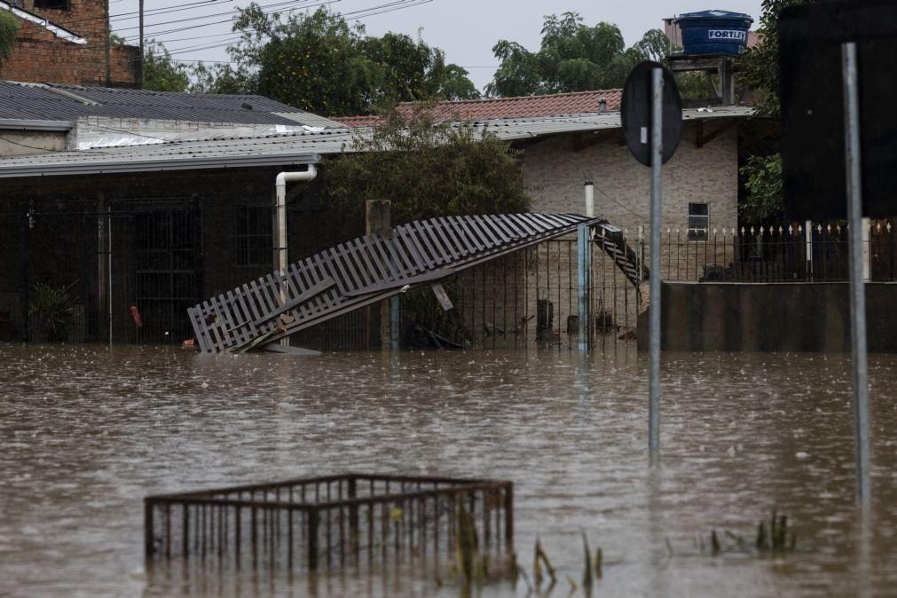 Sobe para 137 o número de mortos devido às inundações no Brasil