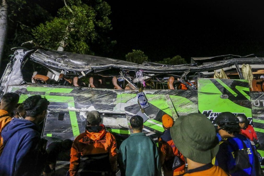 Pelo menos 11 mortos em acidente de viação na Indonésia