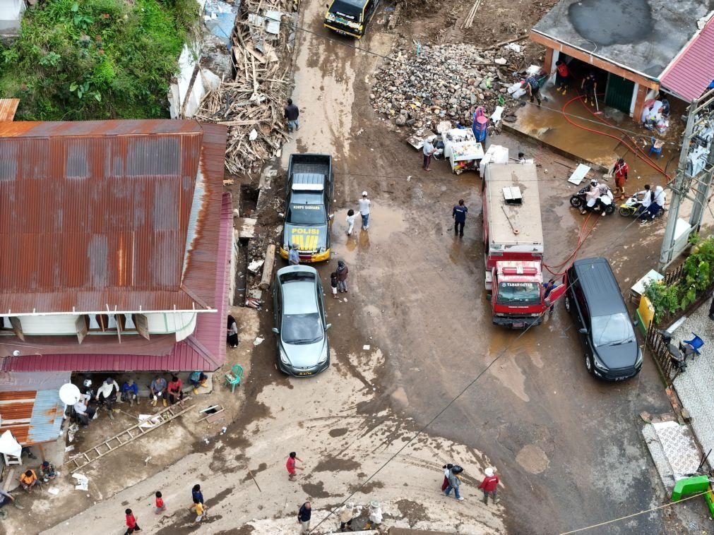 Número de mortos nas inundações na Indonésia subiu para 67