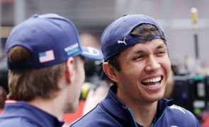 Piloto de Fórmula 1 Alexander Albon prolonga contrato com a Williams