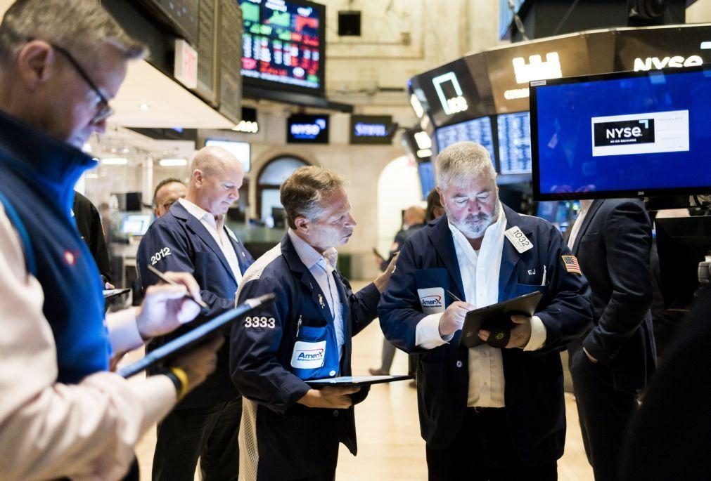 Bolsa de Nova Iorque negoceia em alta ligeira numa semana de recordes