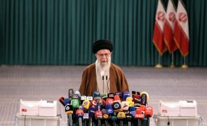 Líder supremo do Irão apela à calma após acidente com Presidente