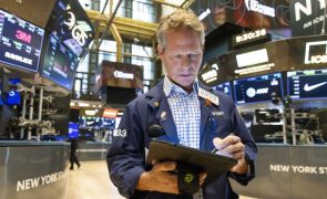 Wall Street segue sem rumo definido após novo recorde no Dow Jones