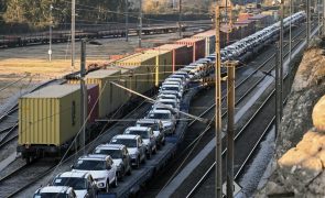 Transporte ferroviário de mercadorias cai 10% até abril e associação culpa incentivos à rodovia