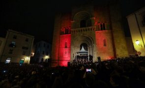 Sé Velha de Coimbra cheia para ver a serenata que contornou a vontade da PSP