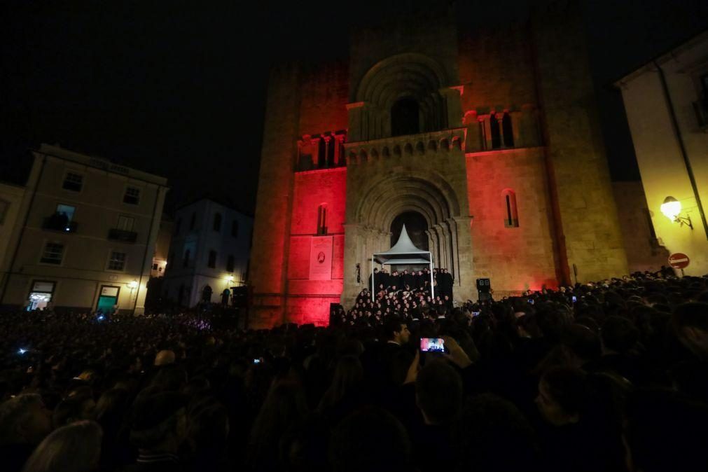 Sé Velha de Coimbra cheia para ver a serenata que contornou a vontade da PSP