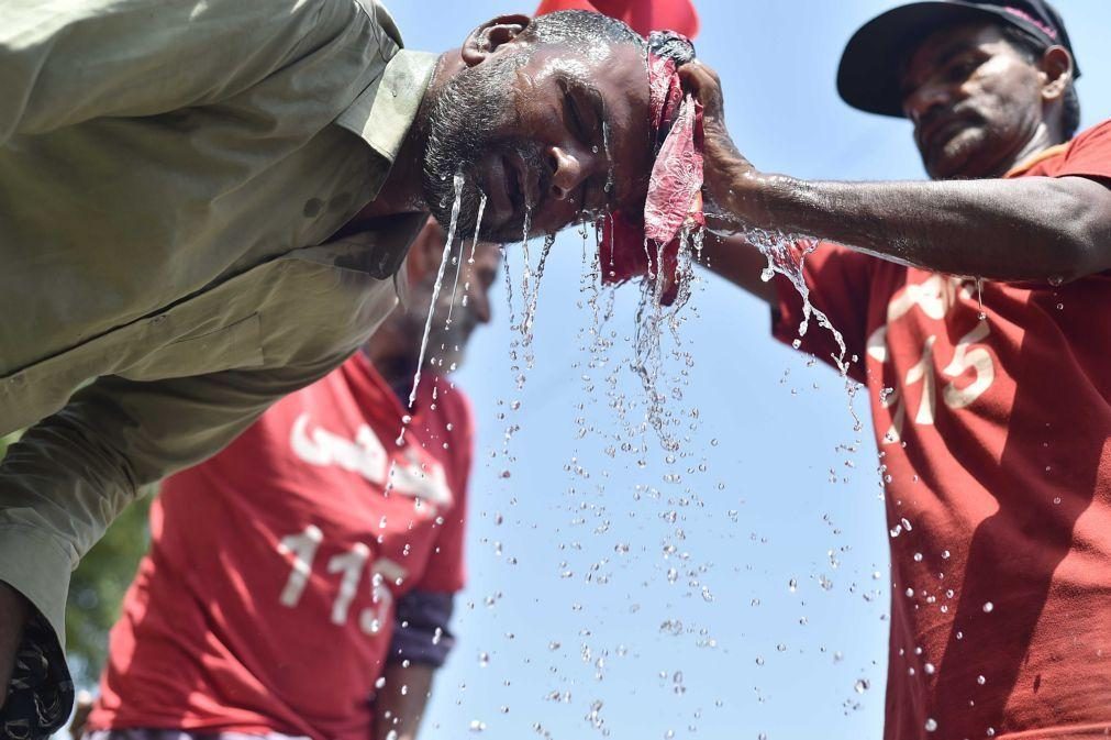 Centenas de pessoas sofrem insolação no Paquistão devido a vaga de calor