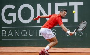 Djokovic eliminado nas 'meias' de Genebra por adversário de Borges em Roland Garros