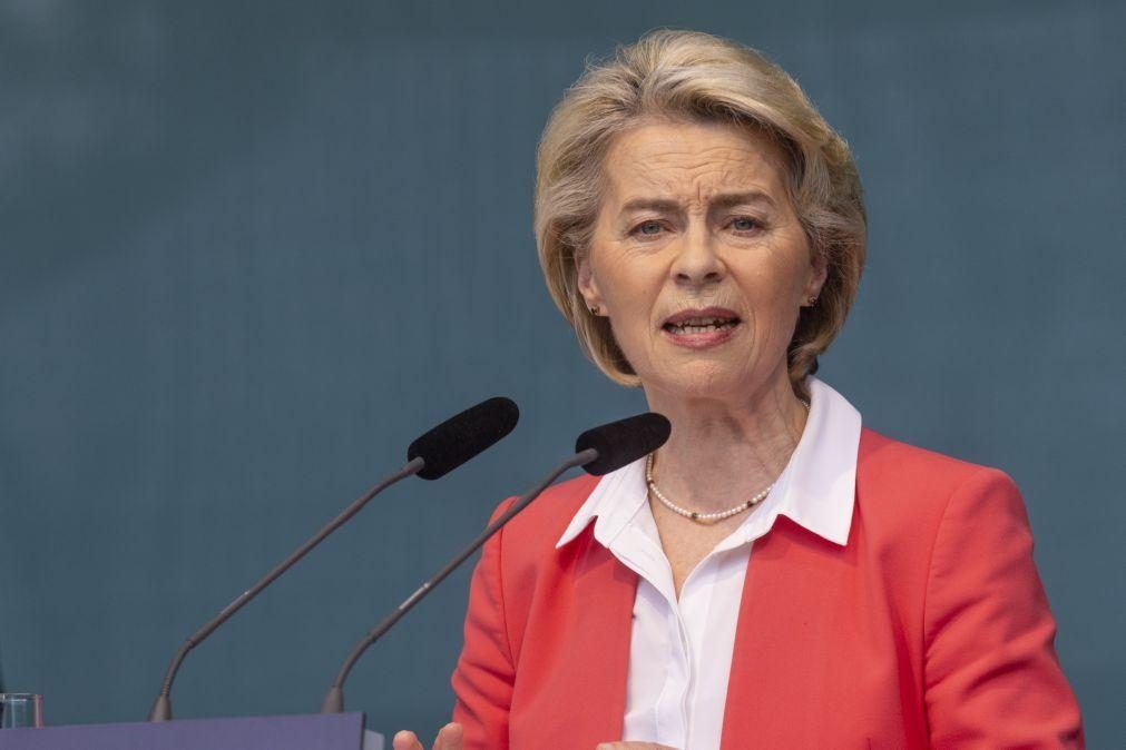 Von der Leyen quer conquistar forças importantes para maioria de centro