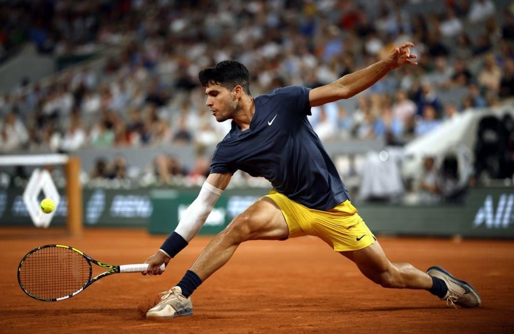 Carlos Alcaraz apura-se para a segunda ronda de Roland Garros