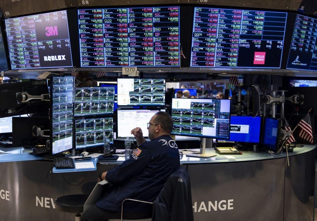 Wall Street inicia sessão em baixa após crescimento mais fraco da economia