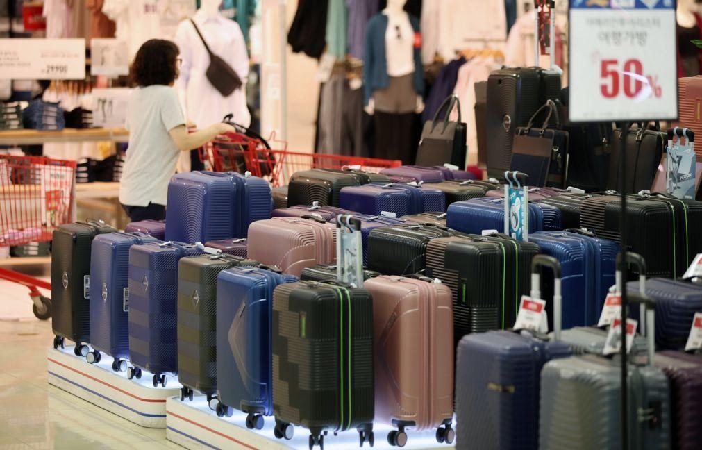 Espanha aplica multa de 150ME a quatro 'low cost' por cobrarem bagagem de mão