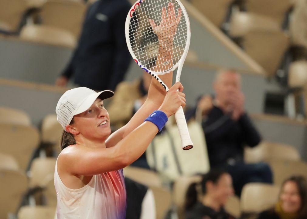 Iga Swiatek comemora aniversário com qualificação para os 'oitavos' em Roland Garros