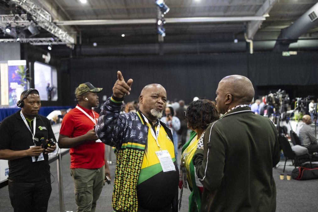 ANC perde maioria absoluta na África do Sul com 99,35% de votos declarados