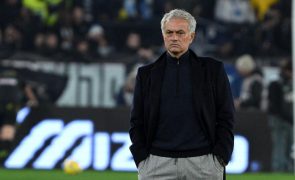 José Mourinho confirmado como treinador do Fenerbahçe