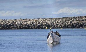 Senegal interceta caiaque com 219 migrantes a bordo incluindo 25 menores