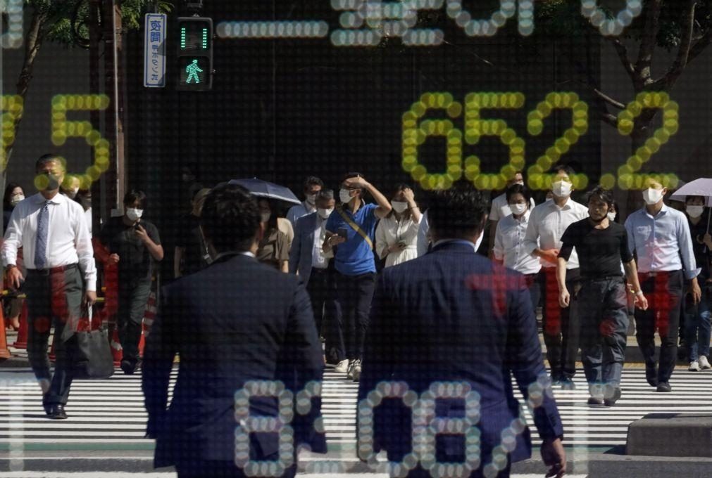 Bolsa de Tóquio abre a ganhar 1,02%