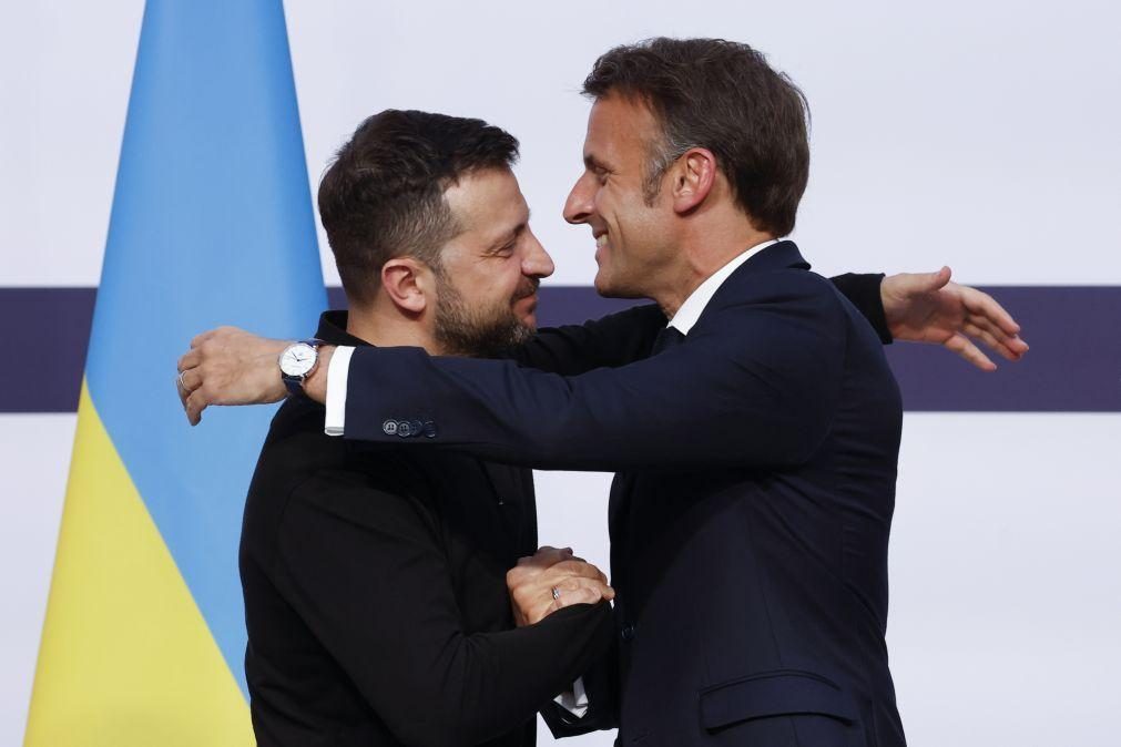 Macron apoia início de negociações de adesão de Kiev à UE até final do mês