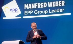 PPE convida socialistas e liberais para coligação, conservadores admitem diálogo