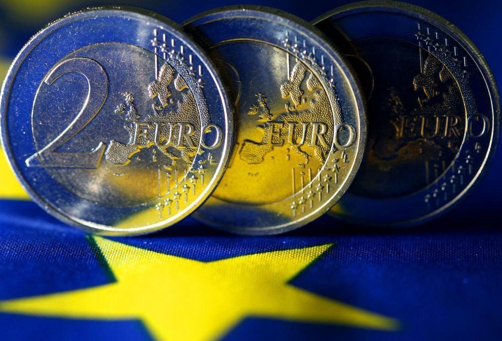 Euro cai para nível mais baixo desde início de maio após viragem à direita na Europa