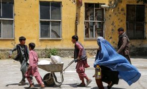 UE ativa reserva de emergência de 150 milhões para prevenir fome no Afeganistão