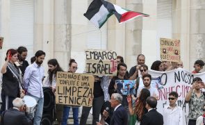 Marcelo dirige-se a manifestantes e realça posições de Portugal na ONU em defesa da Palestina