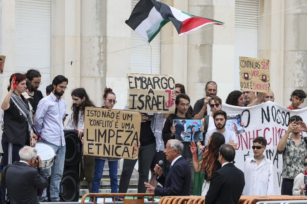 Marcelo dirige-se a manifestantes e realça posições de Portugal na ONU em defesa da Palestina