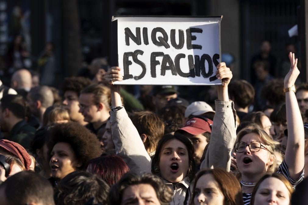 Milhares de jovens manifestaram-se em Paris contra a extrema-direita