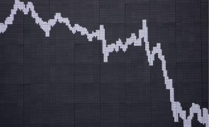 Bolsa de Tóquio fecha a recuar 0,66%