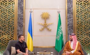 Zelensky debate cimeira sobre o país com príncipe herdeiro saudita