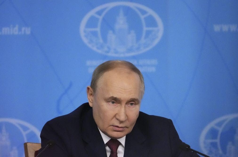 Putin promete cessar-fogo se Kiev abdicar da NATO e dos territórios ocupados