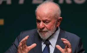Lula critica Banco Central brasileiro por interromper ciclo de queda dos juros