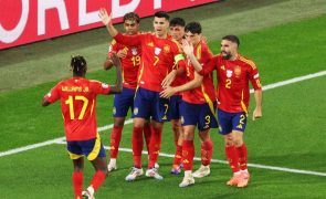 Espanha vence Grupo B e segue para 'oitavos' ao bater Itália