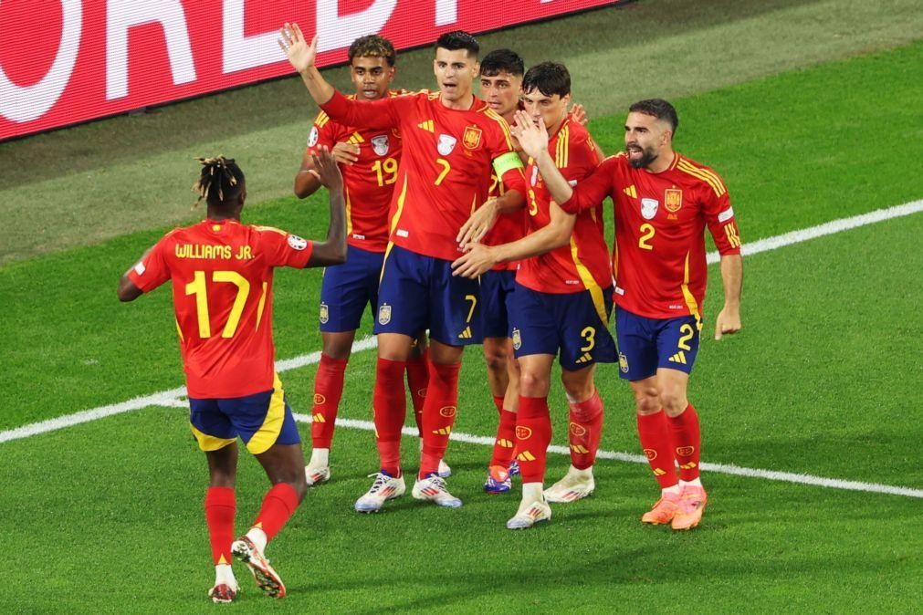 Espanha vence Grupo B e segue para 'oitavos' ao bater Itália